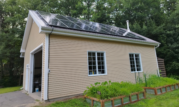 Solar Project: Yanick's 16-Panel Off-Grid Setup in Victoriaville, Québec