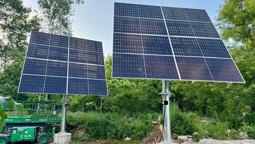 Solar Solutions: Pole-Mounted Hybrid Solar Power Project in Spencerville, ON